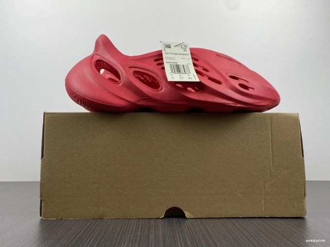 Red Yeezy Foam Adidas CW3355 1027